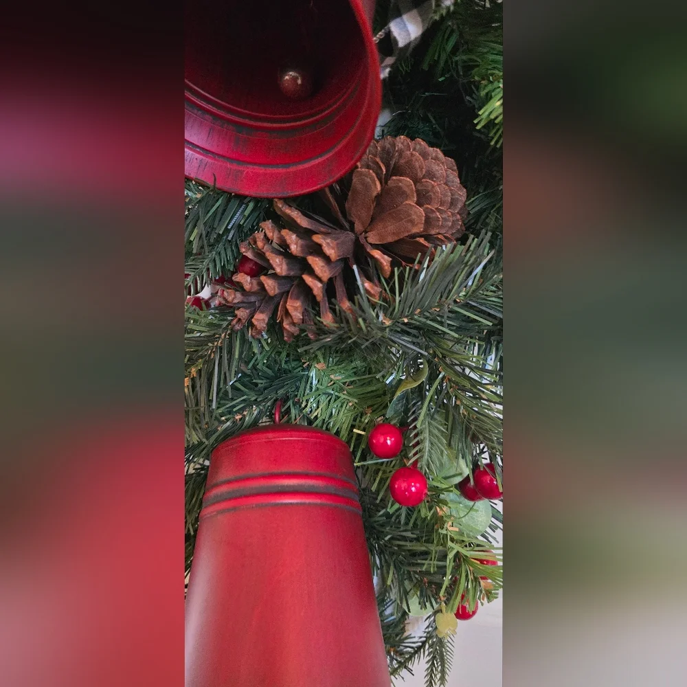 Festive Country Farm Door Swag